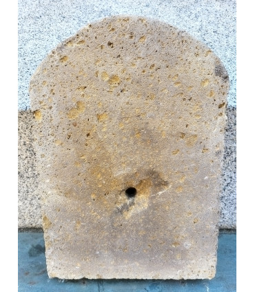 Fuente de piedra italiana